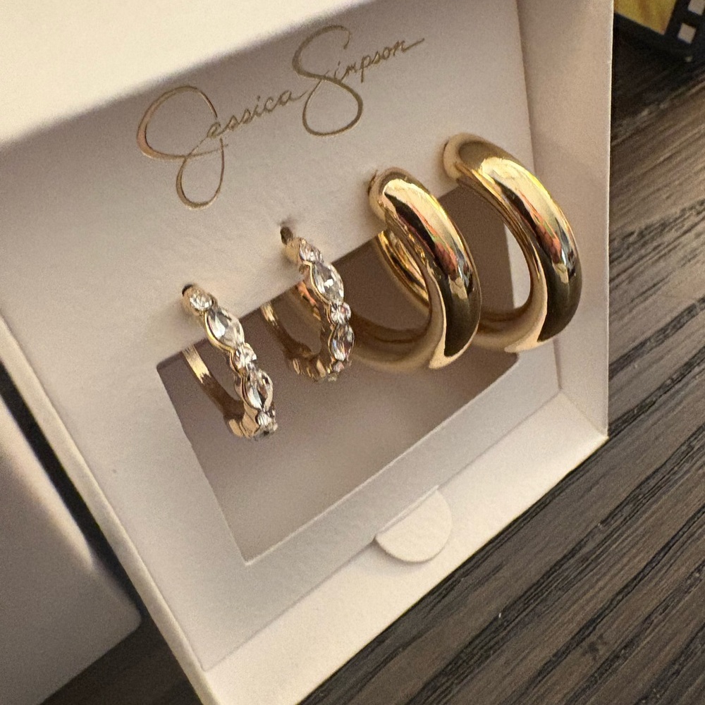 NEW Jessica Simpson Gold Hoop Earrings Set - Picture 4 of 4